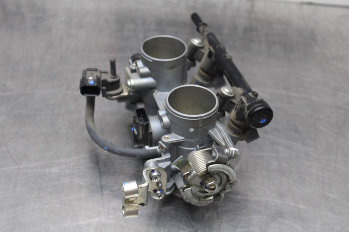 24 KAWASAKI NINJA 500 ABS MAIN FUEL INJECTORS / THROTTLE BODIES BB818