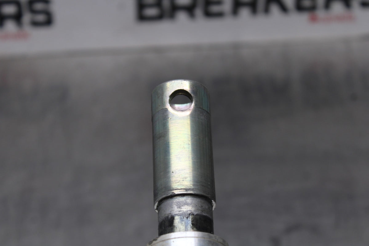 09 HARLEY-DAVIDSON SPORTSTER 1200 CUSTOM XL1200C FRONT WHEEL AXLE BOLT BB776