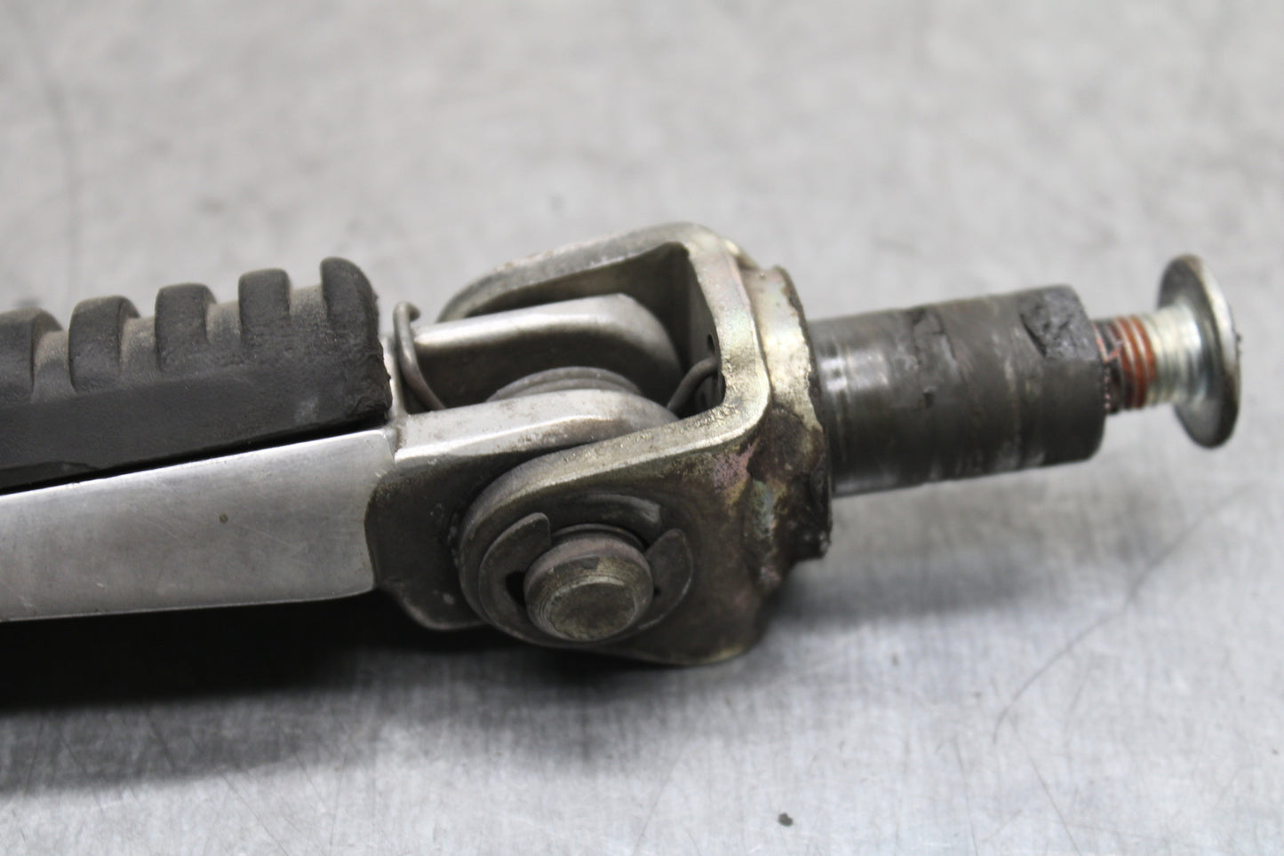 00-02 KAWASAKI NINJA ZX6R LEFT FRONT FOOT REST PEG STEP BB750