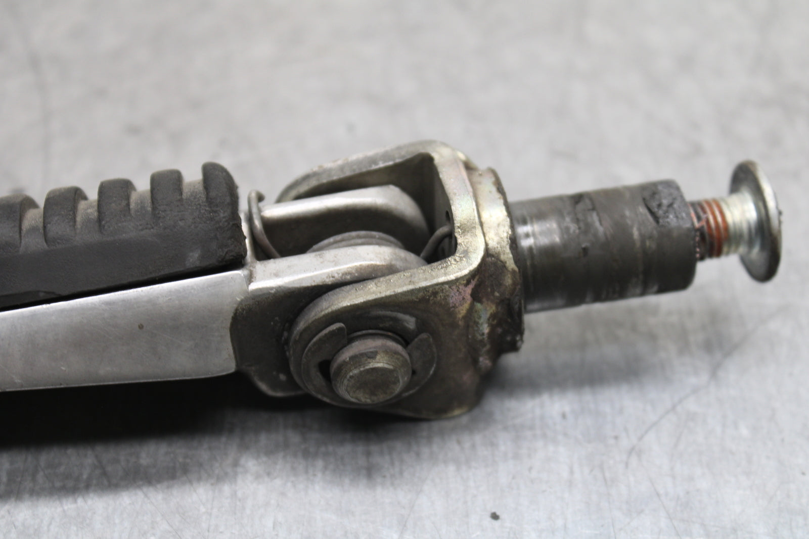 00-02 KAWASAKI NINJA ZX6R LEFT FRONT FOOT REST PEG STEP BB750