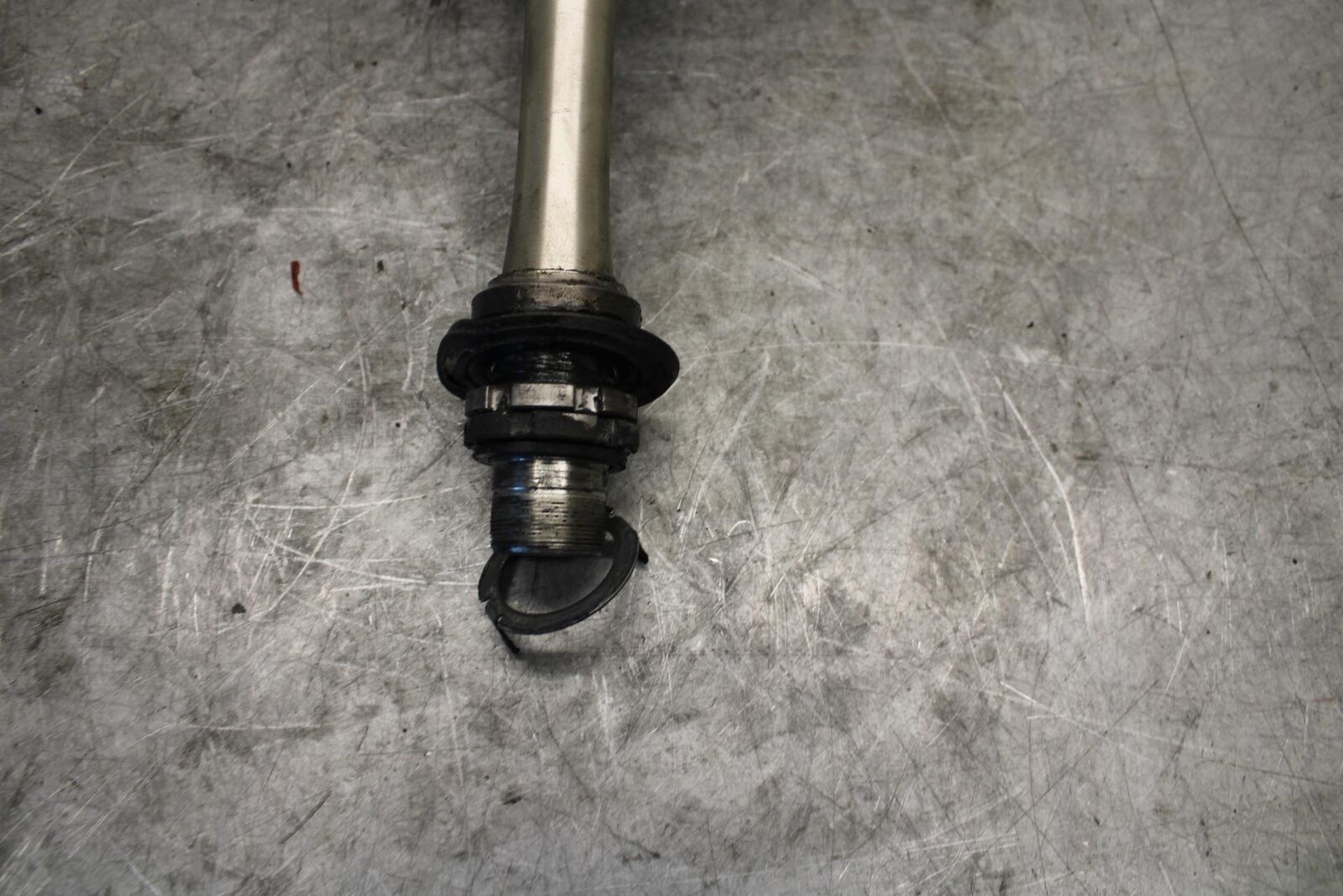 2002 Yamaha YZF R6  FORKS CLAMP LOWER TRIPLE TREE STEM 5MT-23340-00-00 BB545