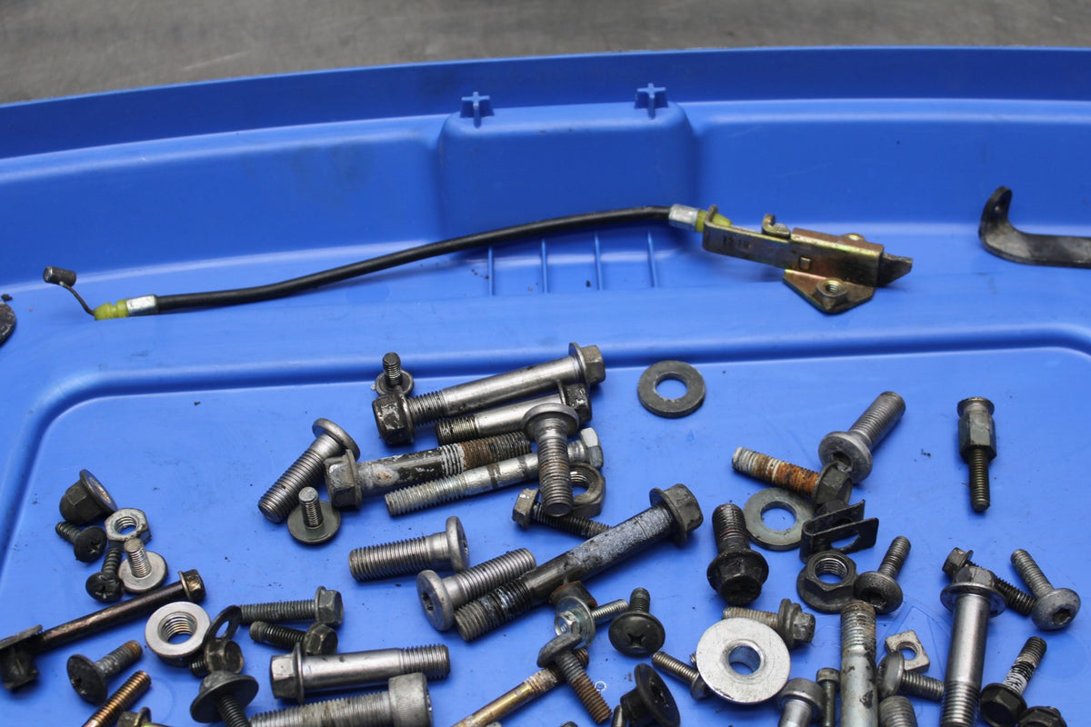 06 KAWASAKI Z750 BOLTS HARDWARE MOTOR SCREWS BB837