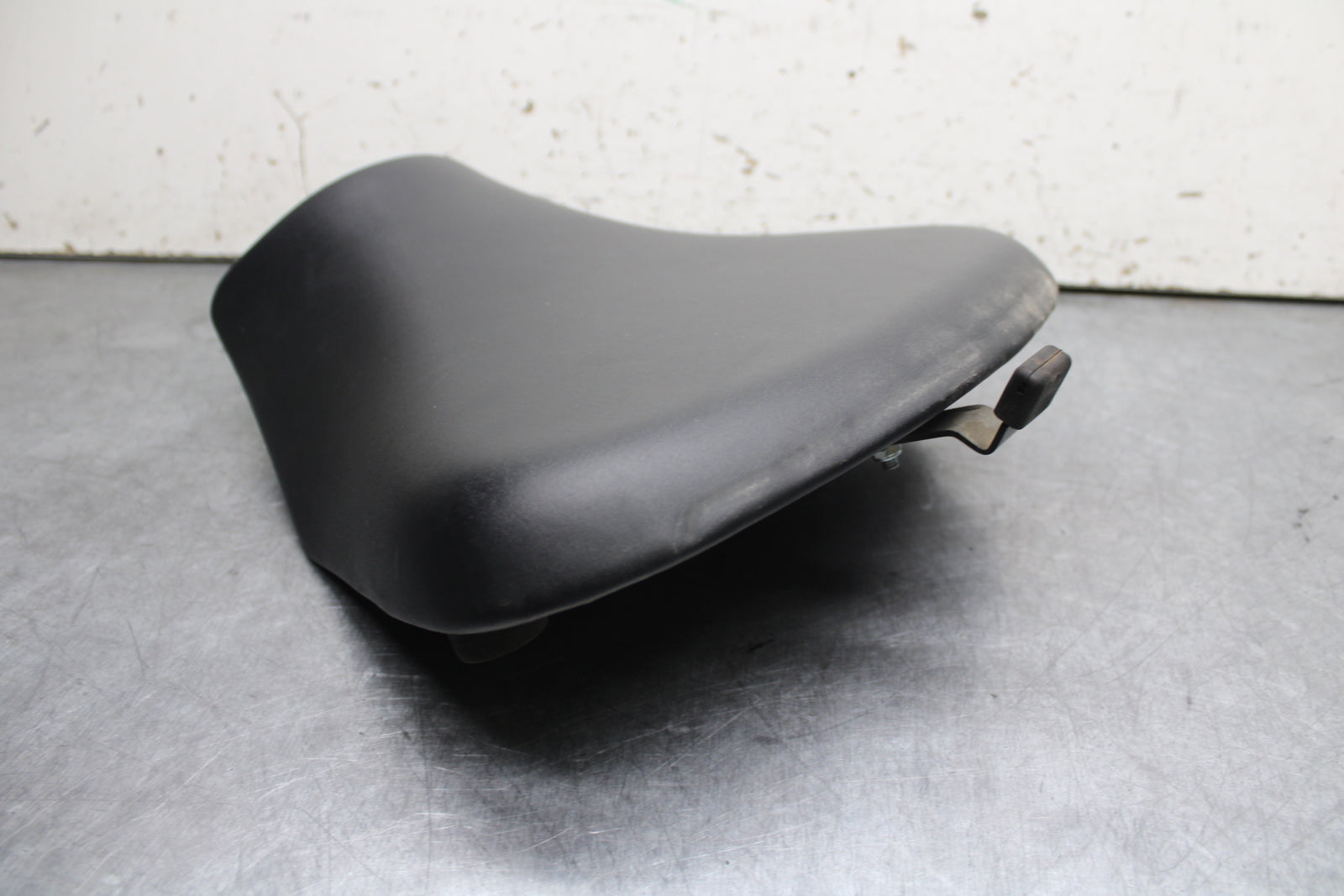 18-24 KAWASAKI NINJA 650 FRONT DRIVERS SEAT PAD SADDLE PILLION BB725