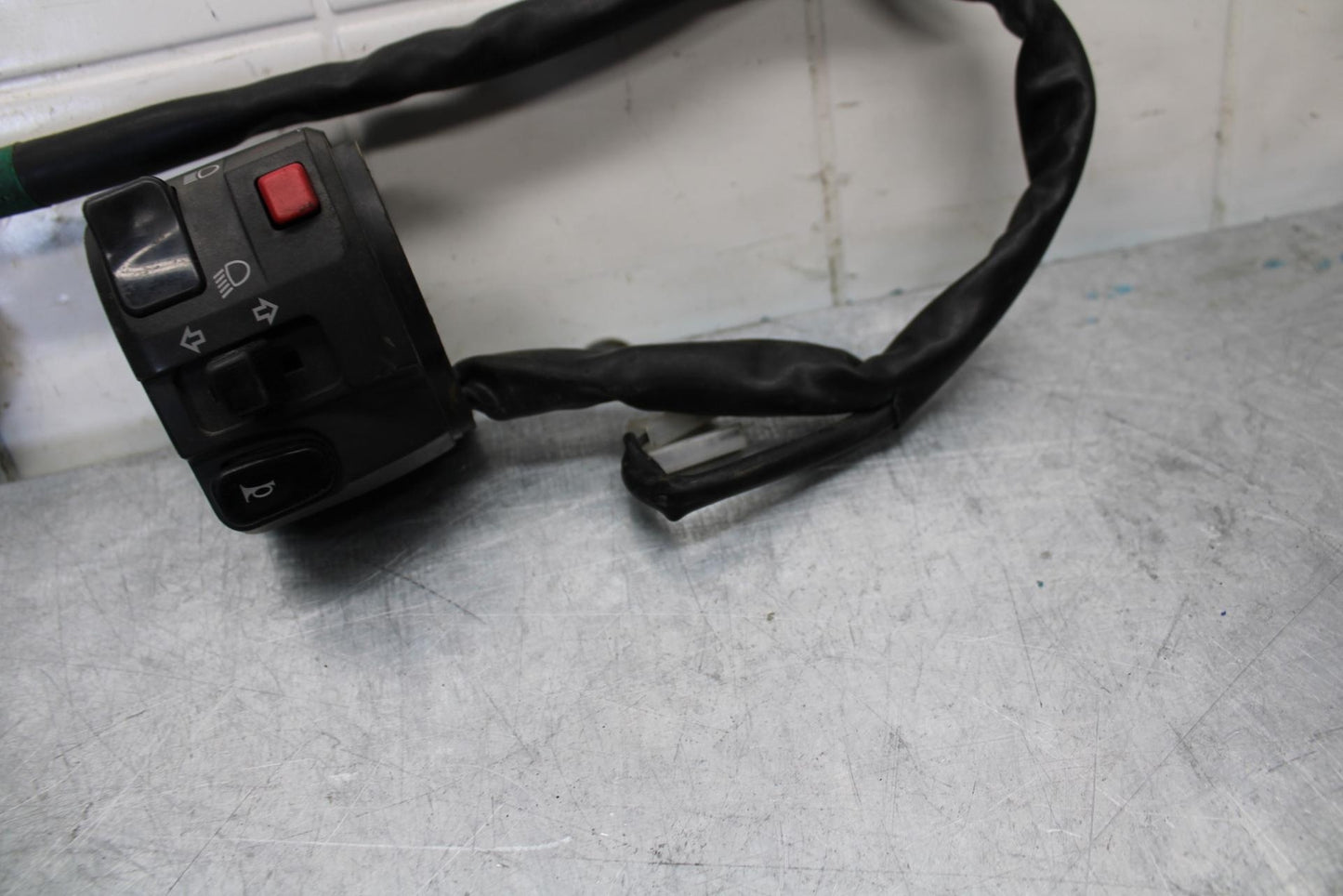 06-07 KAWASAKI NINJA ZX14R LEFT CLIP ON HANDLE SIGNALS SWITCH SWITCHES BB433