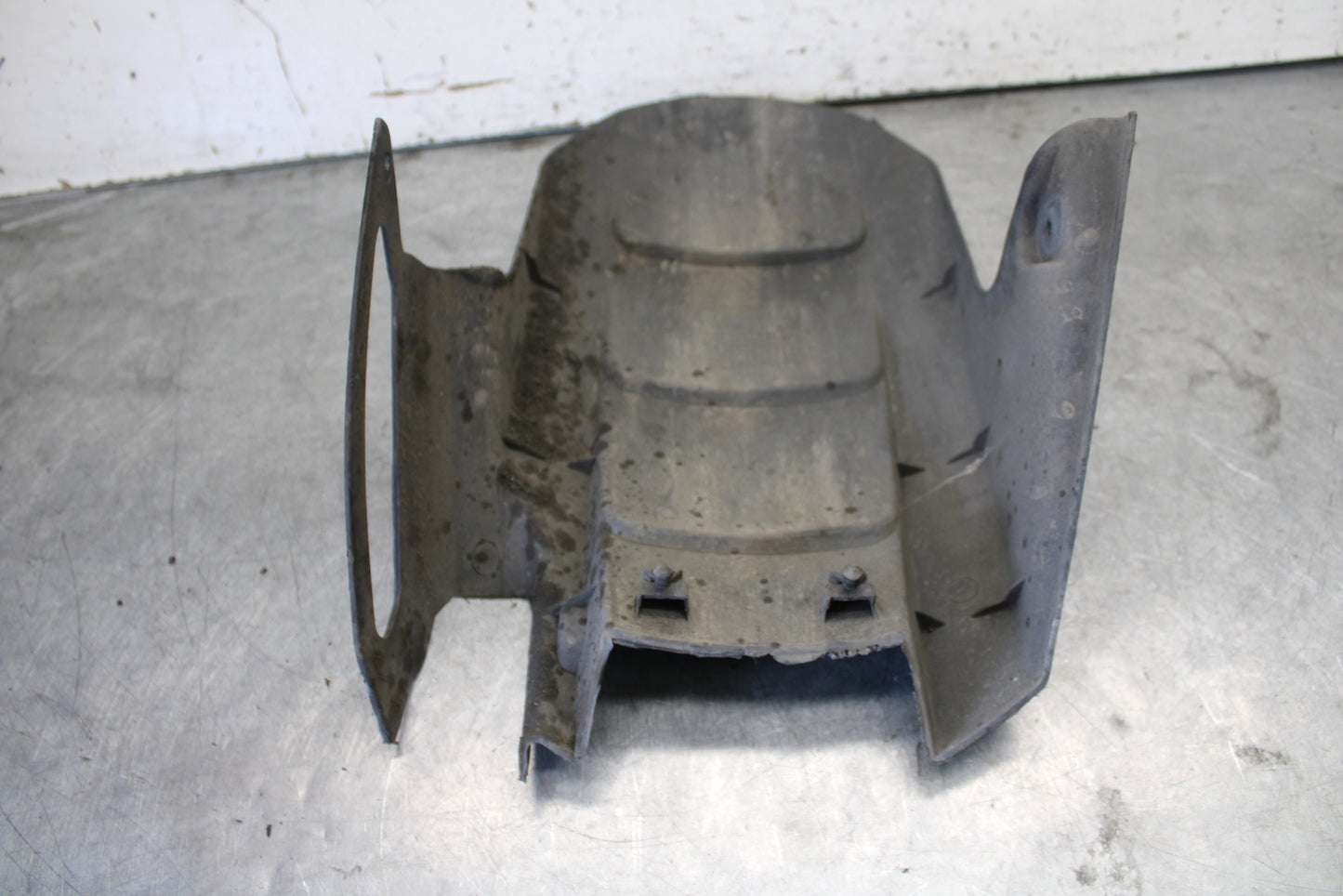 03-04 KAWASAKI NINJA ZX6RR REAR BACK WHEEL TIRE HUGGER FENDER BB684