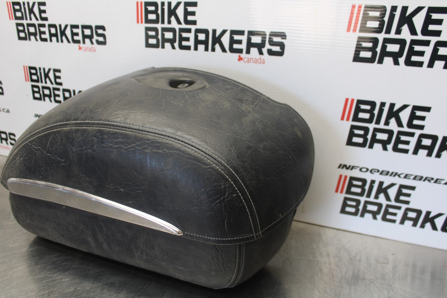 05-06 VICTORY KINGPIN DELUXE RIGHT CARGO LUGGAGE SADDLEBAG BAG COMPARTMENT BB195