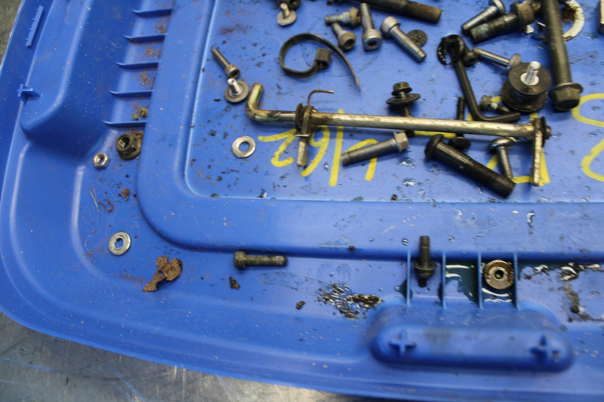 05 YAMAHA YZF R6S LEFTOVER MOUNTING BOLTS HARDWARE MOTOR SCREWS BB462