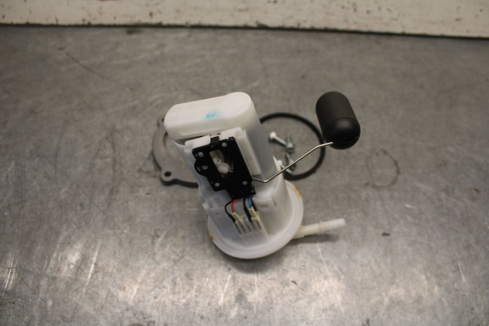 22-24 YAMAHA XSR900 FUEL PUMP GAS PETROL SENDER UNIT  BB683