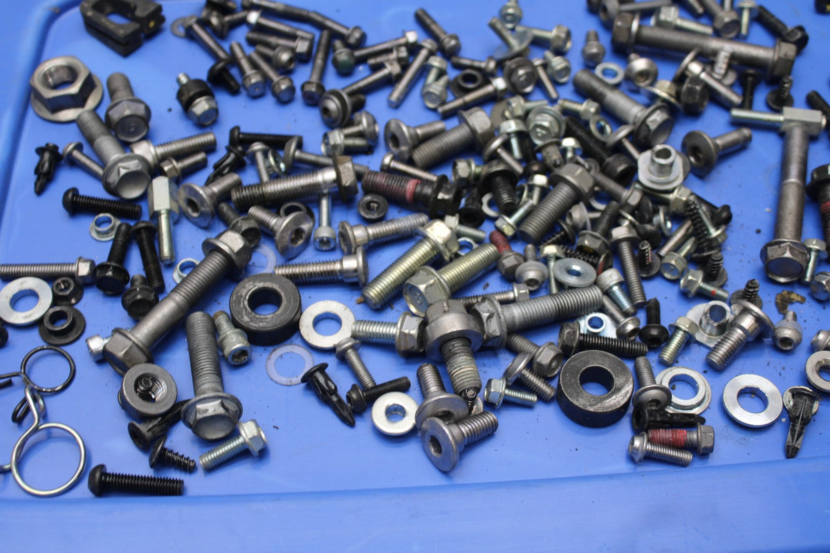 24 KAWASAKI NINJA 500 ABS MOUNTING BOLTS HARDWARE MOTOR SCREWS BB818