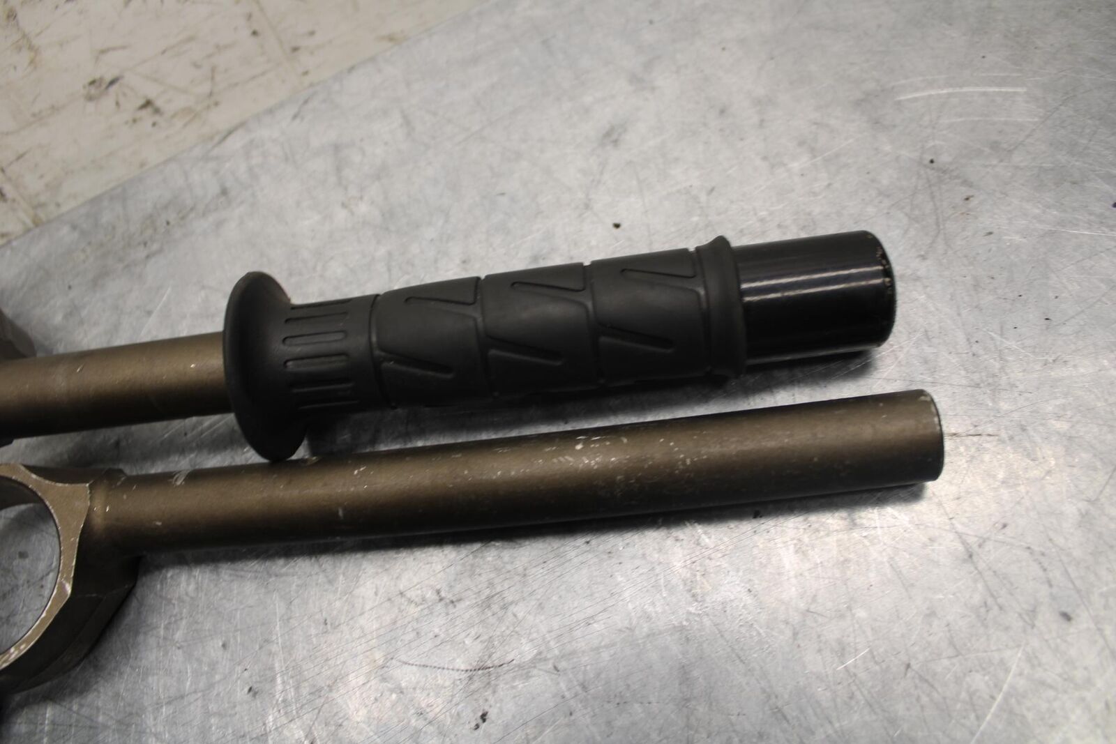 2005 Kawasaki Ninja ZX6R ZX636C LEFT RIGHT CLIP ON ONS HANDLEBARS PAIR SET BB03