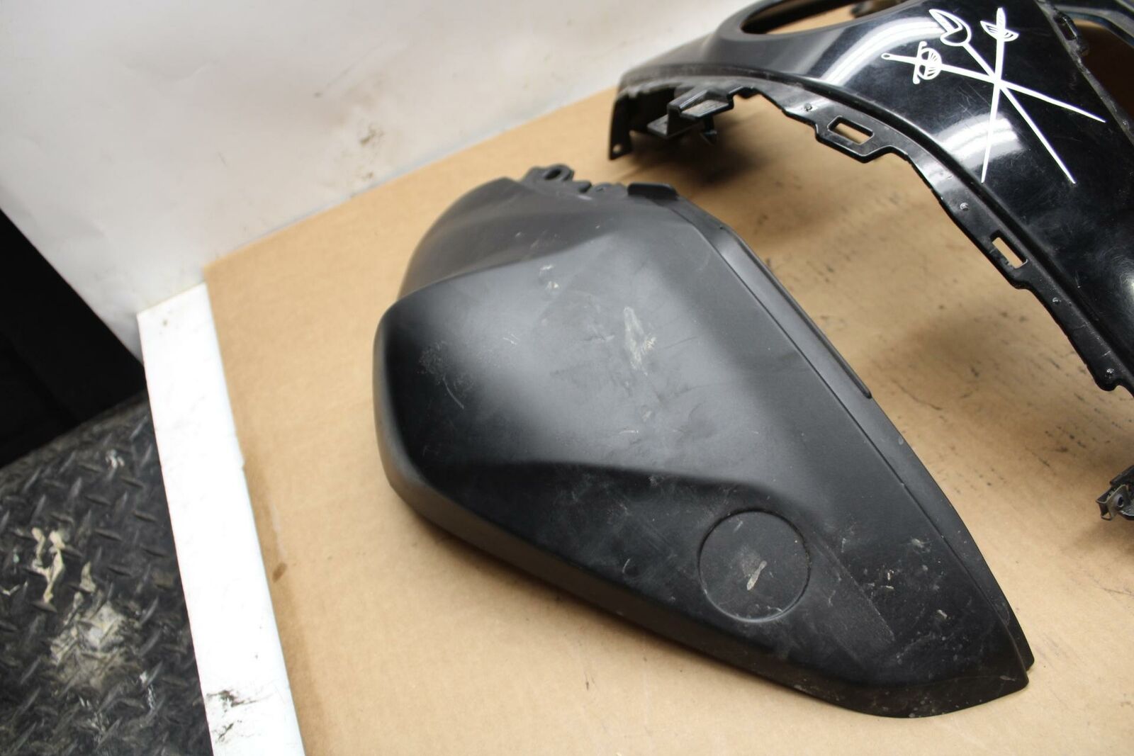 15-17 YAMAHA YZF R3 GAS TANK FUEL CELL COVER FAIRING COWL BB380