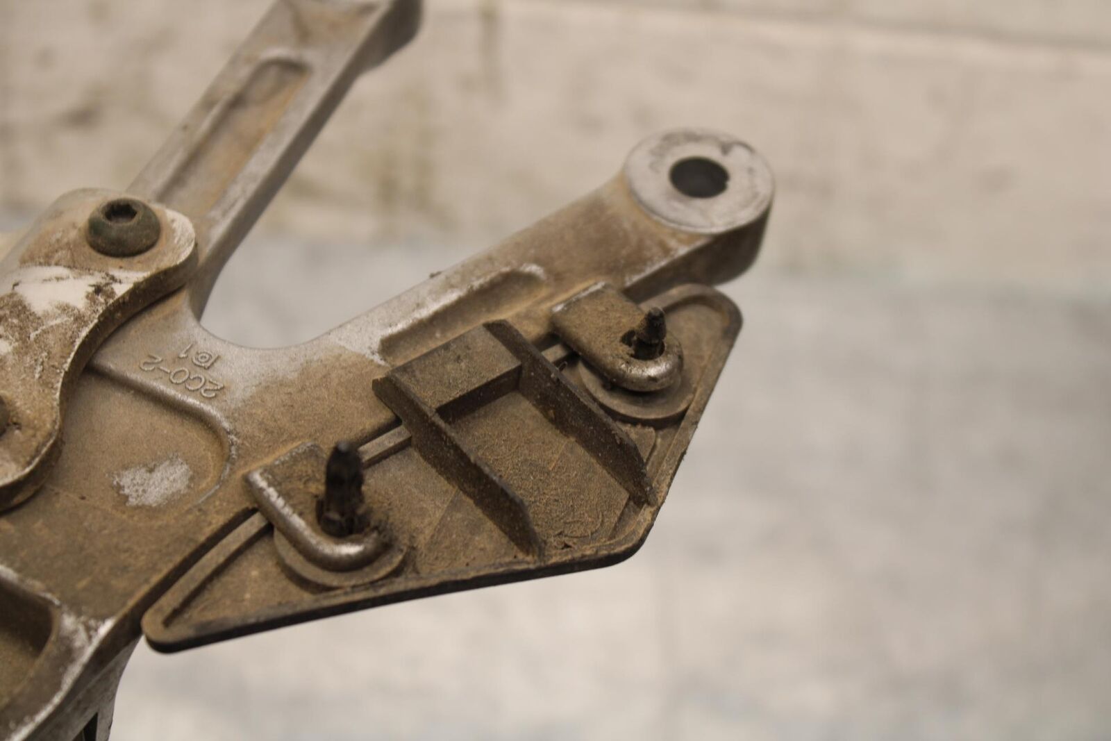2006 Yamaha YZF R6 LEFT REARSET REAR SET DRIVER FOOT PEG REST STOP BB560
