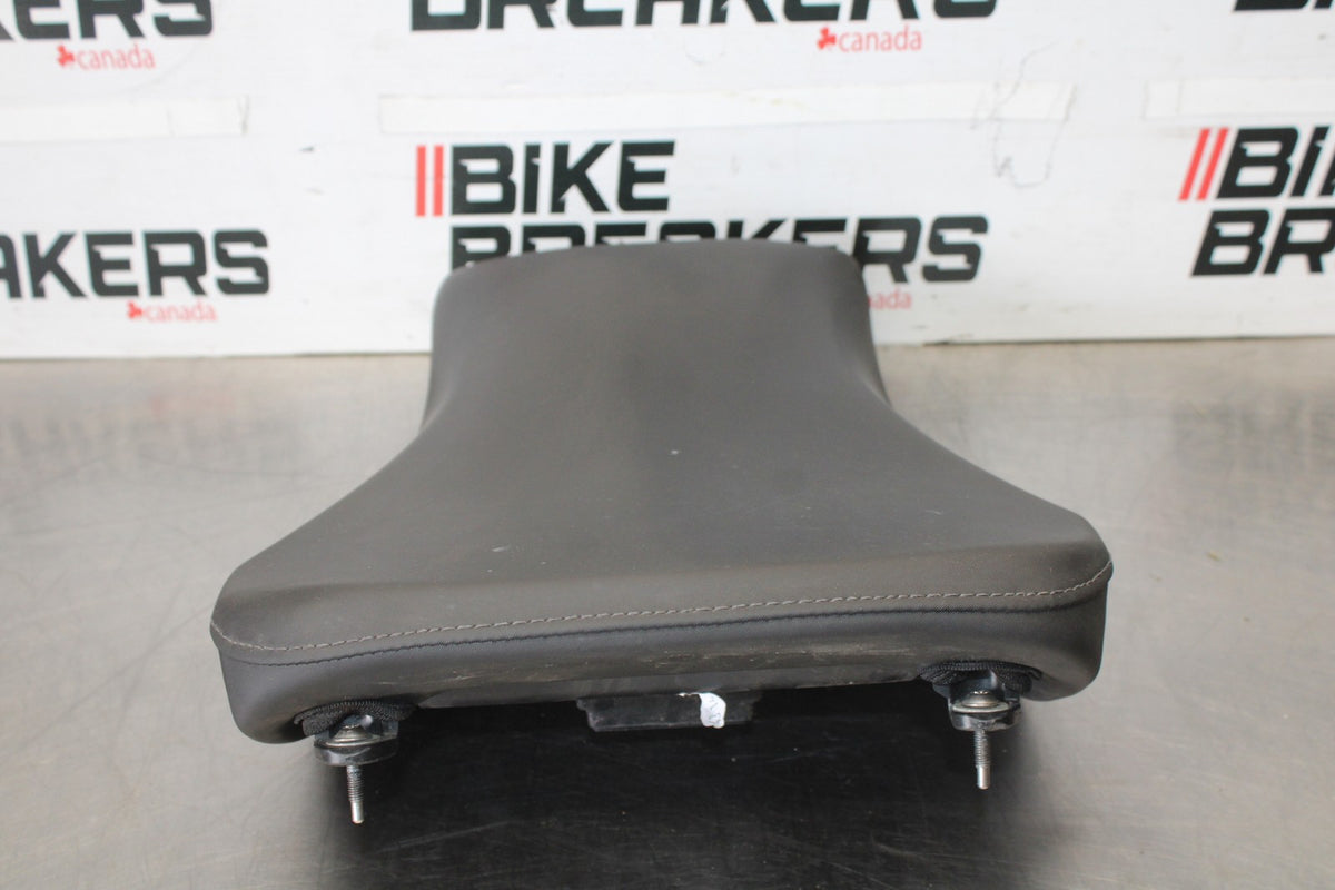 17-20 BMW S1000R FRONT DRIVERS SEAT PAD SADDLE PILLION BB909