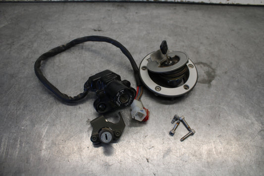 04-09 YAMAHA FZ6 IGNITION LOCK KEY SET W/ GAS CAP AND SEAT LOCK BB713