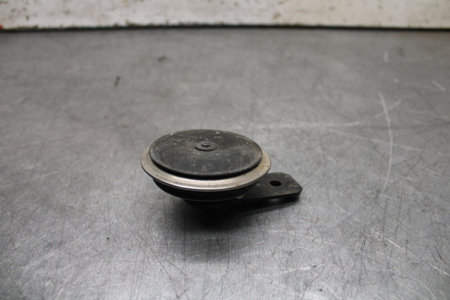 19-22 KAWASAKI Z400 HORN SIGNAL BB708