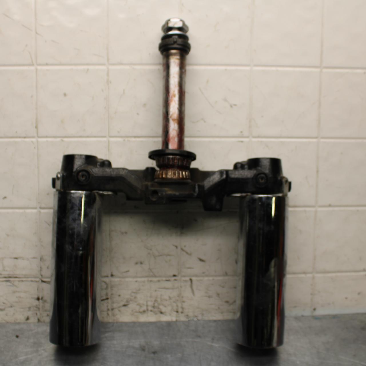 2005 Kawasaki Vulcan 1600 VN1600D Nomad FRONT LOWER TRIPLE TREE STEM BB556