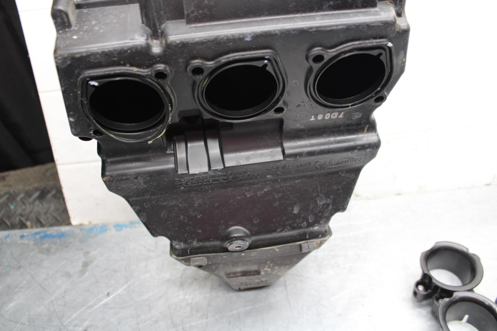 17-21 TRIUMPH STREET TRIPPLE R ABS AIRBOX AIR INTAKE FILTER BOX bb452