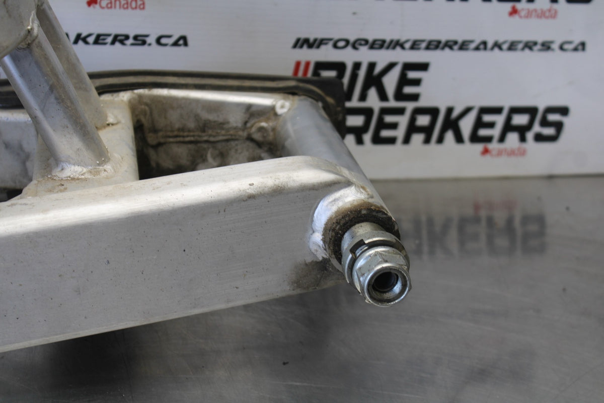 01 HONDA CBR900RR REAR SWINGARM BACK SUSPENSION SWING ARM BB00