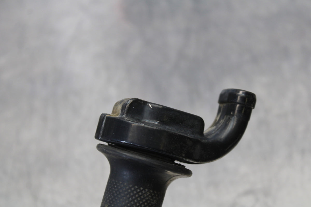 96-07 YAMAHA YZF600R THROTTLE CABLE LINE HOUSING GUIDE BB158