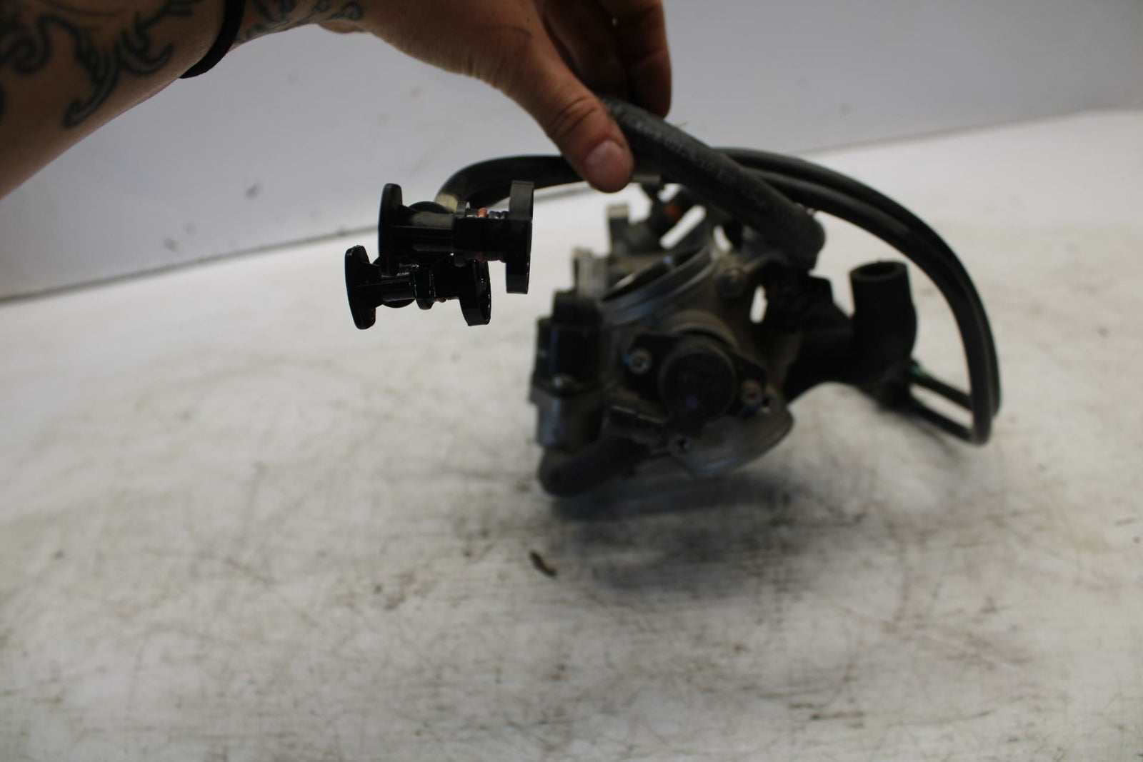 12 DUCATI MONSTER 796 MAIN FUEL INJECTORS / THROTTLE BODIES BB276