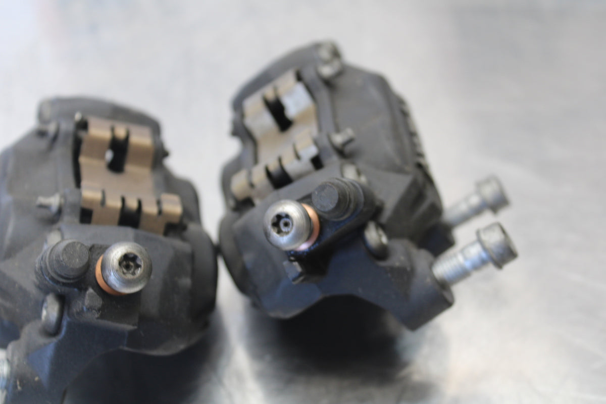 06-12 BMW F800ST RIGHT LEFT FRONT BRAKE CALIPER SET PAIR CALIPERS BB144
