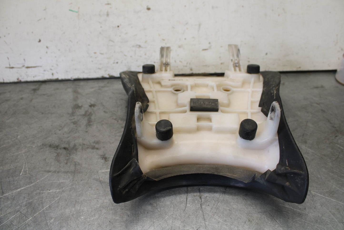 06-07 SUZUKI GSXR 600 FRONT DRIVERS SEAT PAD SADDLE PILLION  BB694