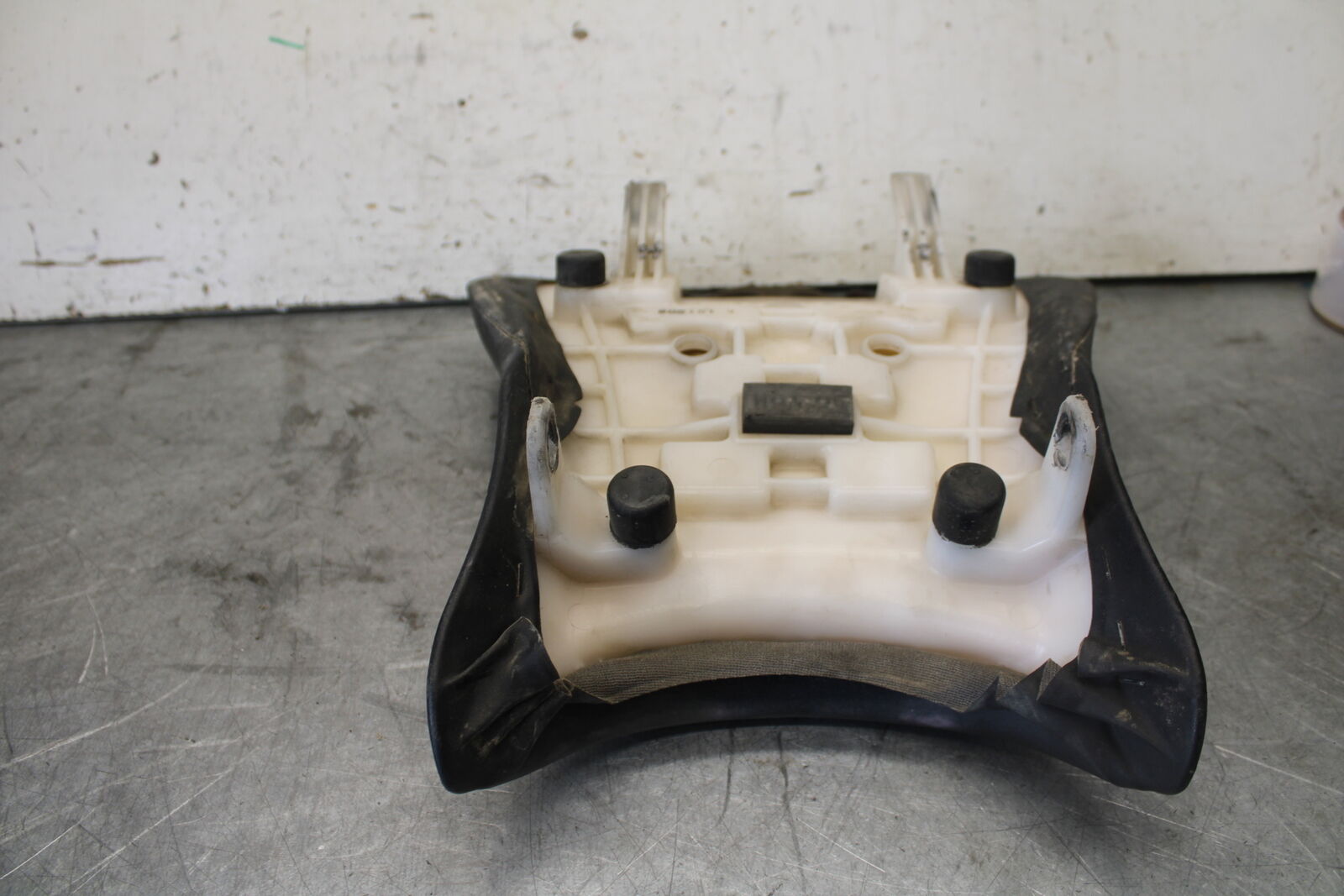 06-07 SUZUKI GSXR 600 FRONT DRIVERS SEAT PAD SADDLE PILLION  BB694