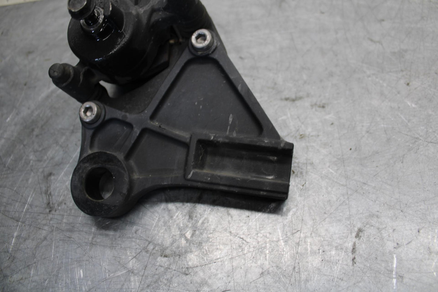 2008 Kawasaki Ninja ZX10R ZX1000E REAR BACK BRAKE CALIPER W MOUNT BRACKET BB524