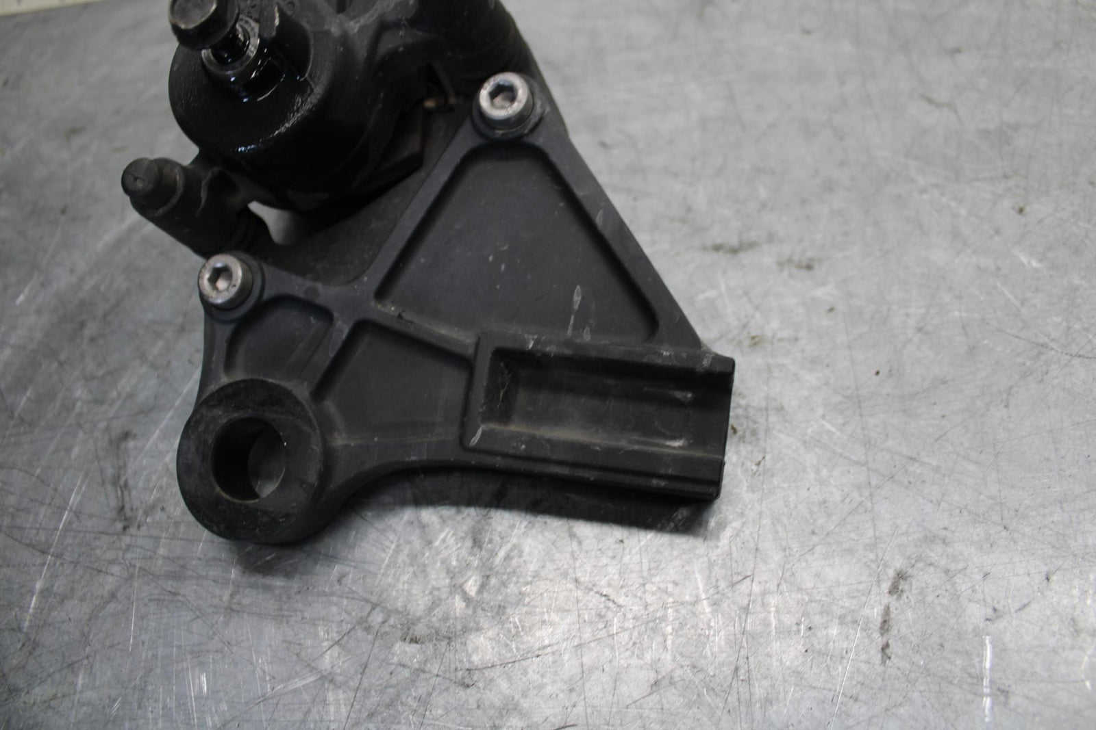 2008 Kawasaki Ninja ZX10R ZX1000E REAR BACK BRAKE CALIPER W MOUNT BRACKET BB524