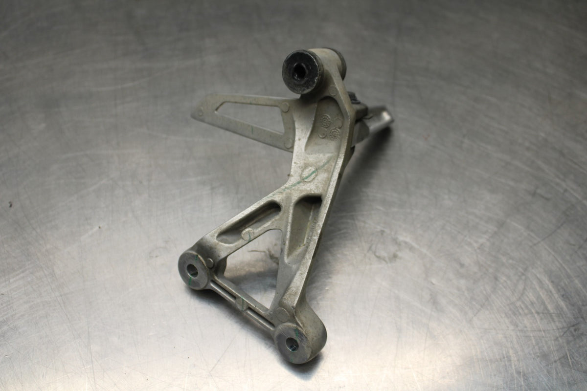 18 HONDA CB500F REAR BACK PASSENGER PEG SET PAIR BB861