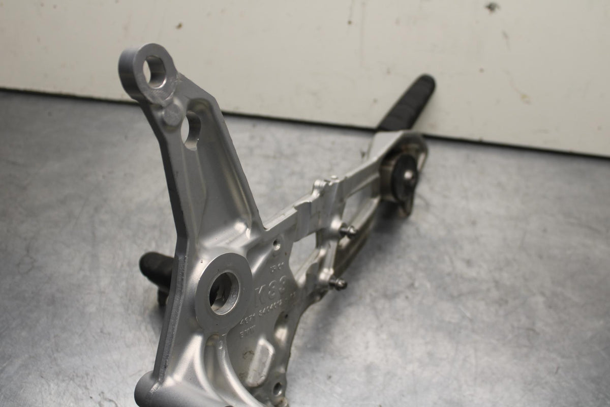 20-23 BMW F900R RIGHT REARSET REAR SET DRIVER FOOT PEG BRACKET  BB603