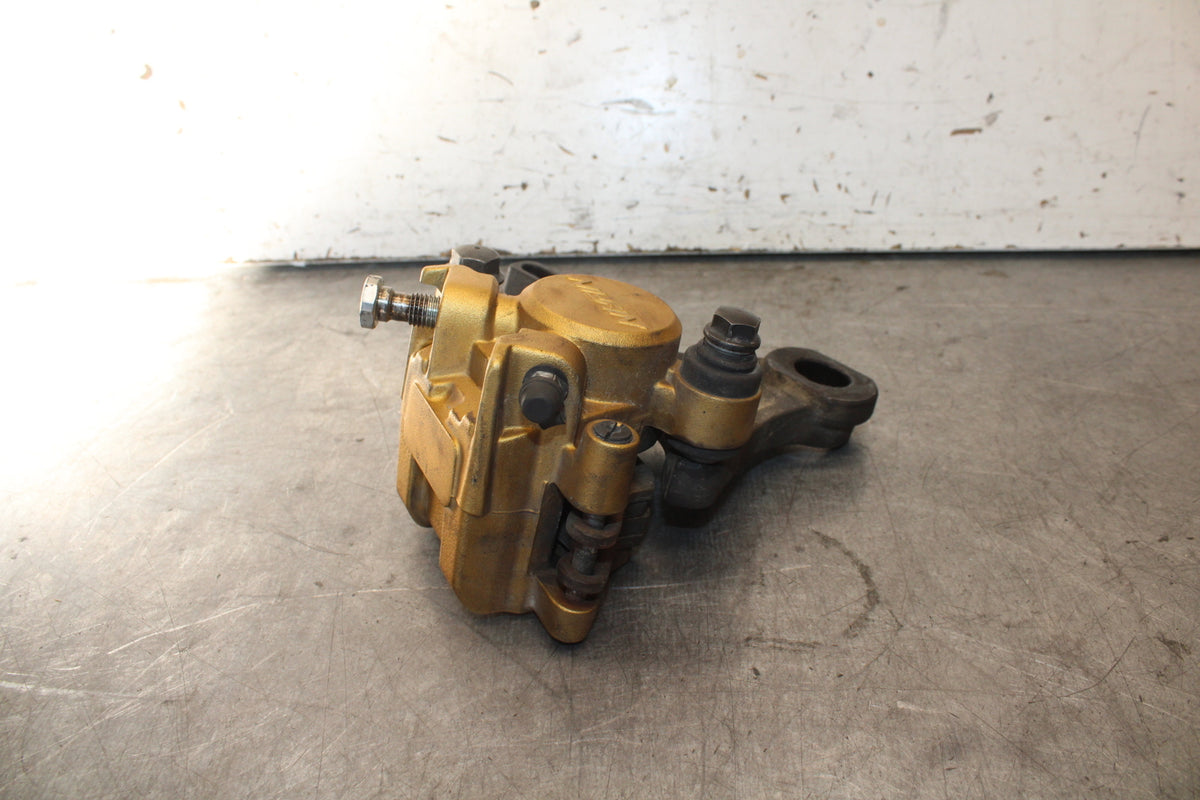 07-08 TRIUMPH DAYTONA 675 REAR BACK BRAKE CALIPER W MOUNT BRACKET BB685