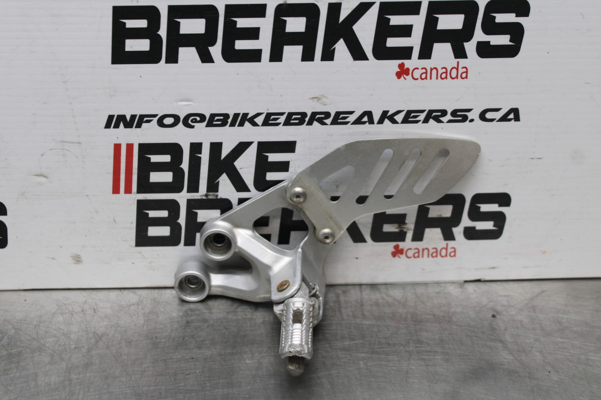 06-07 SUZUKI GSXR750 LEFT REARSET REAR SET DRIVER FOOT PEG REST STOP BB811