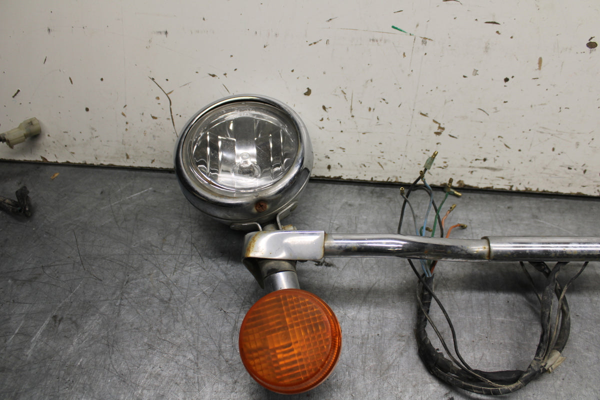 02-04 HONDA VTX1800S FRONT TURN SIGNAL BAR MOUNT & TURN SIGNALS BB712