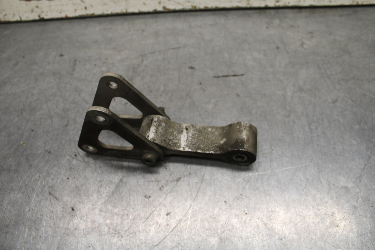 03-04 TRIUMPH DAYTONA 600 REAR DOGBONE SHOCK LINKAGE LINK BB745