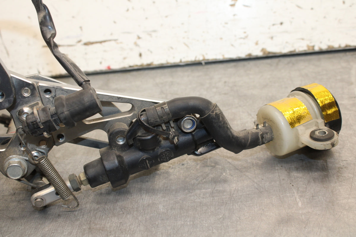 07-08 YAMAHA YZF R1 RIGHT REARSET REAR SET DRIVER FOOT PEG REST STOP BB724