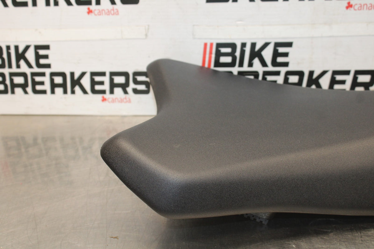 24-25 KAWASAKI NINJA ZX6R FRONT DRIVERS SEAT PAD SADDLE PILLION BB939