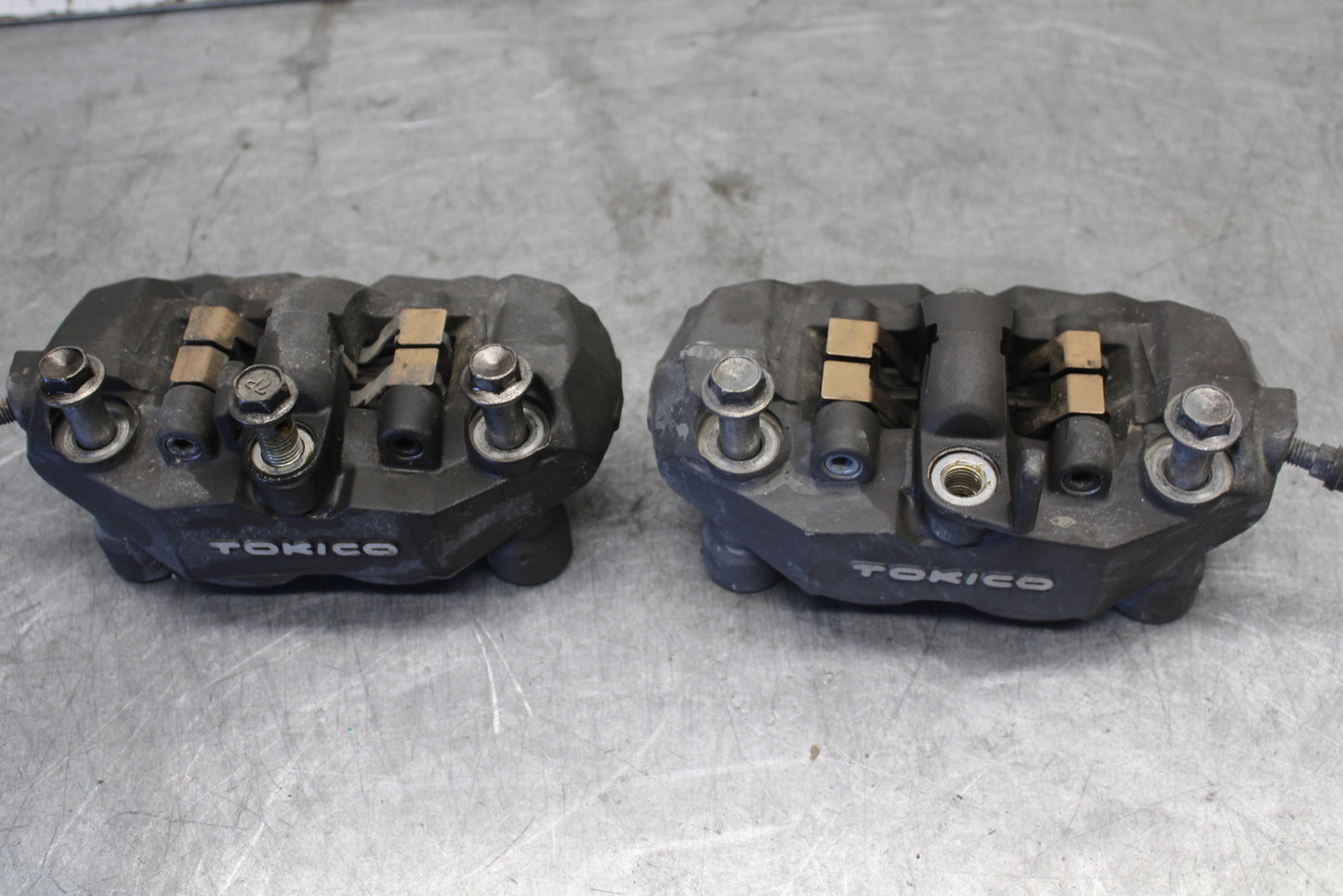 06-07 SUZUKI GSXR 600 RIGHT LEFT FRONT BRAKE CALIPER SET PAIR CALIPERS BB694