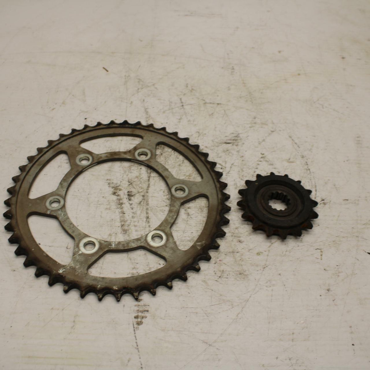 08-17 YAMAHA YZF R6 REAR BACK & FRONT SPROCKET BB354
