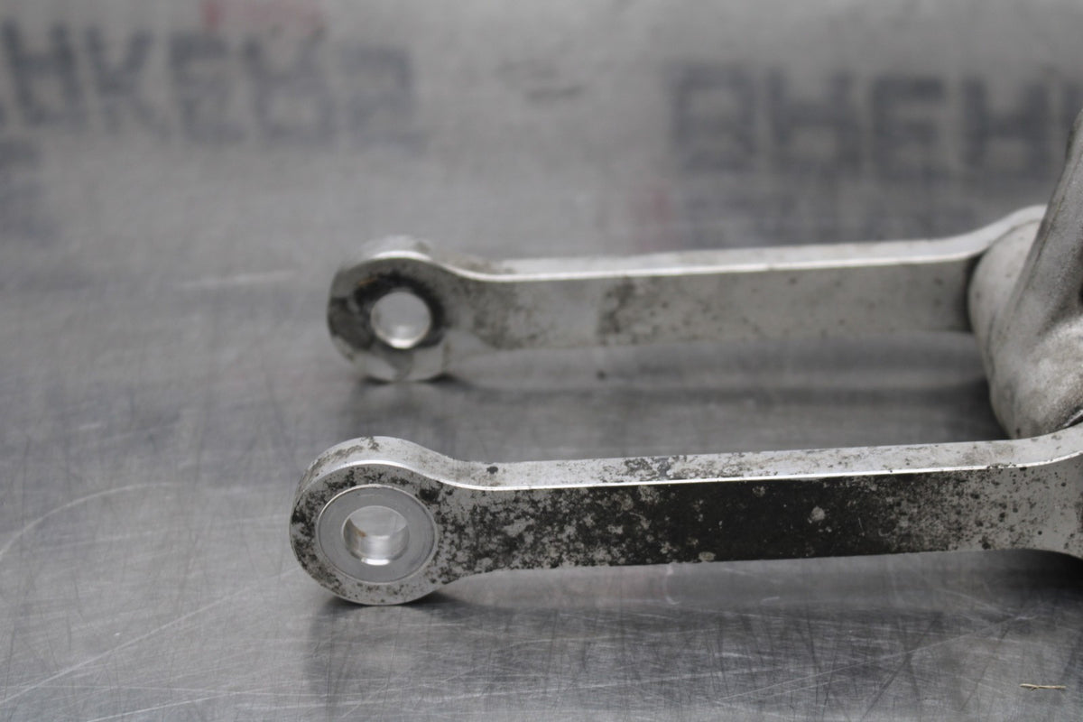 18 YAMAHA YZF R1  REAR DOGBONE SHOCK LINKAGE LINK BB838