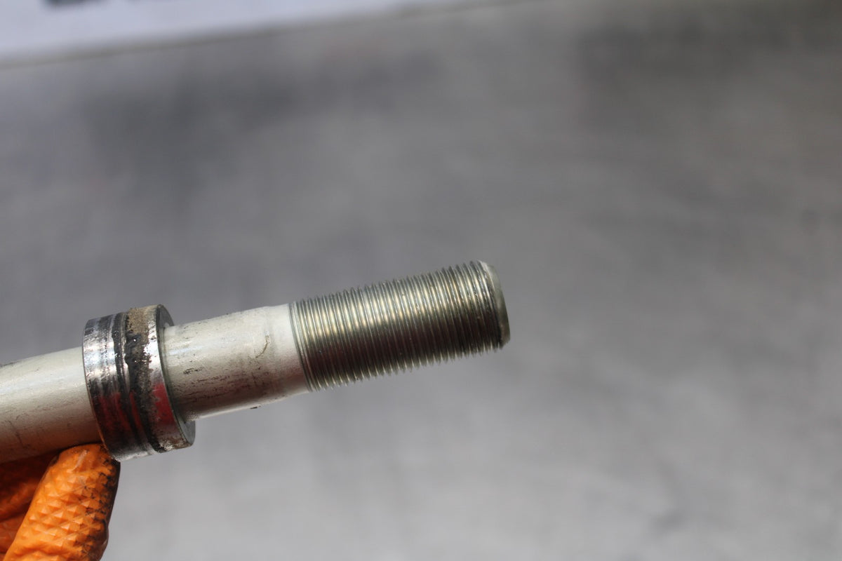 23 KAWASAKI NINJA 650 EX650 FRONT WHEEL RIM AXLE PIVOT BOLT BB920