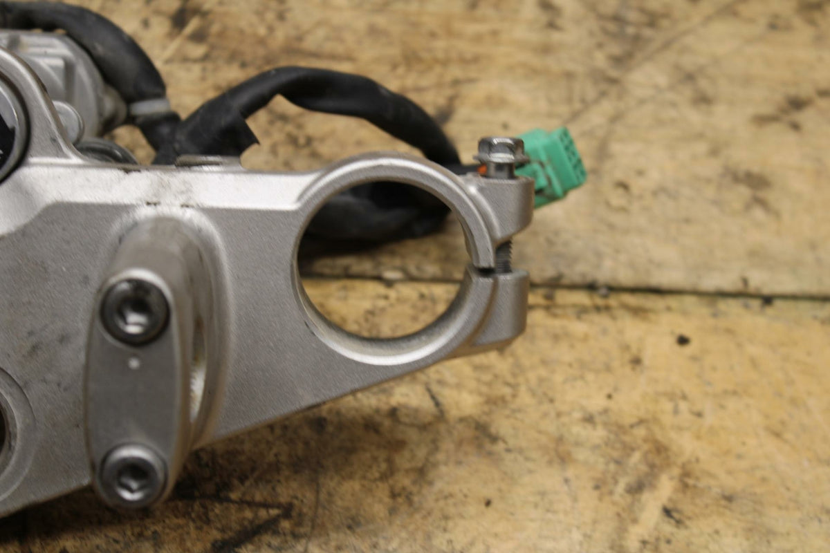 07-11 SUZUKI VSTROM 650 UPPER TREE IGNITION LOCK WITHOUT KEY BB340