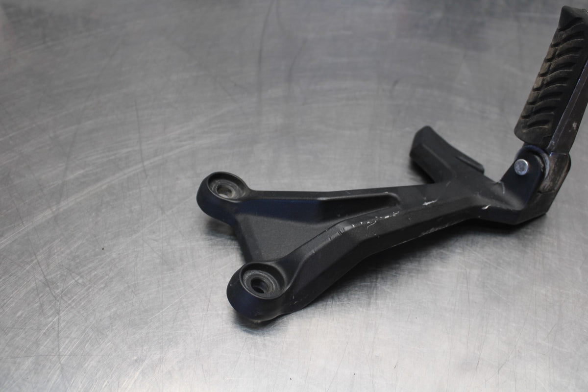23 KAWASAKI NINJA 650 EX650 LEFT REAR BACK PASSENGER PEG BB920