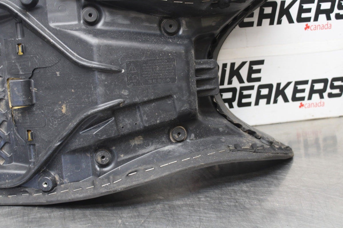 12 TRIUMPH STREET TRIPLE R FRONT REAR SEAT SADDLE BB914