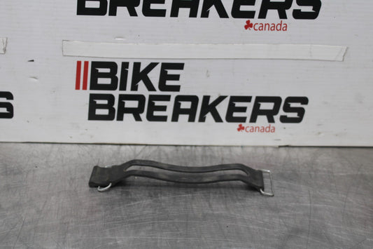 08 KAWASAKI NINJA ZX10R BATTERY HOLD DOWN CLAMP STRAP BB902