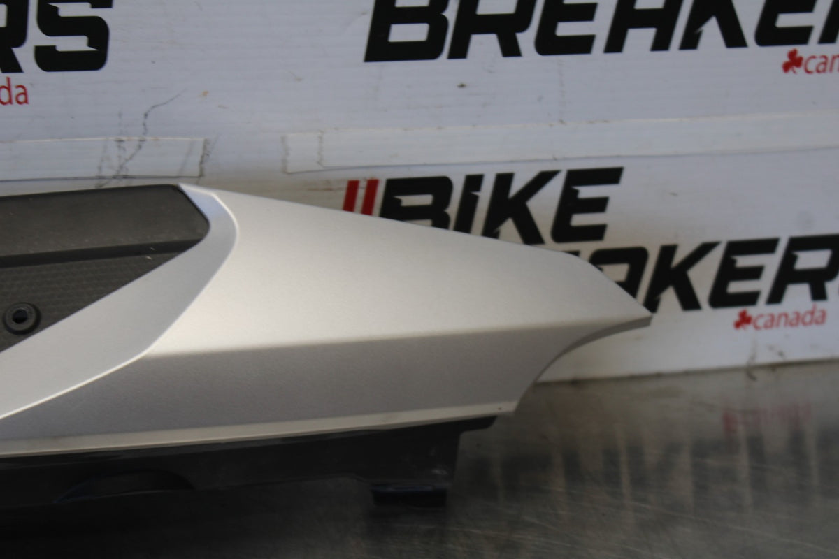 15-17 YAMAHA FJ09 LEFT REAR BACK TAIL FAIRING COWL SHROUD BB906