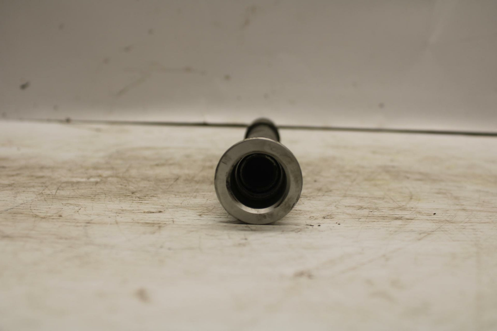 00-07 SUZUKI HAYABUSA FRONT WHEEL RIM AXLE PIVOT BOLT 54711-33E00 BB281