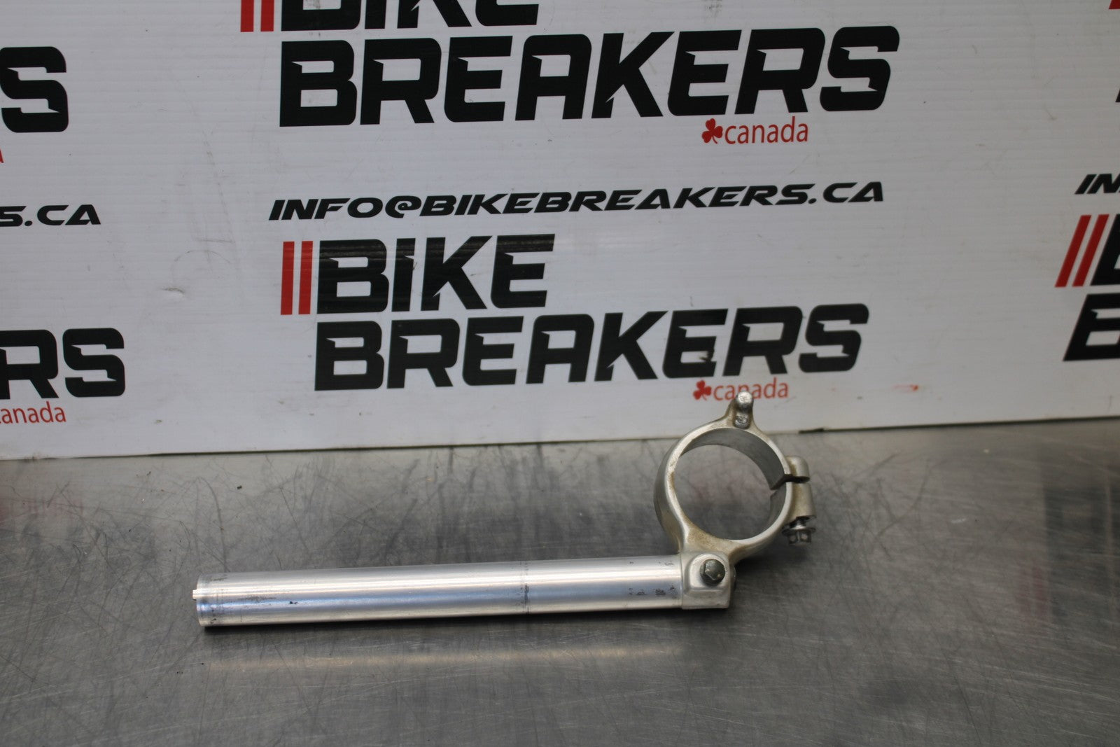 05-06 SUZUKI GSXR1000 RIGHT CLIP ON HANDLEBAR BB773
