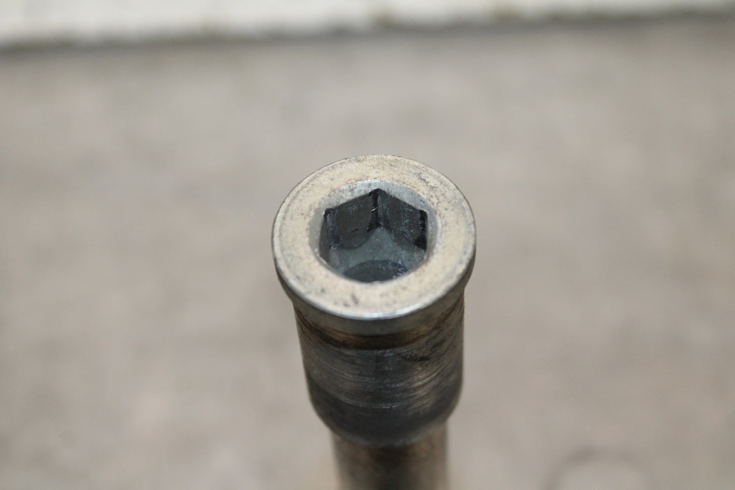 12-13 KAWASAKI Z1000 FRONT WHEEL RIM AXLE PIVOT BOLT BB743