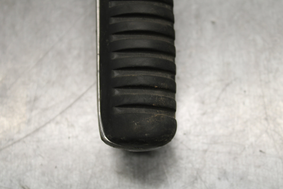 00-02 KAWASAKI NINJA ZX6R LEFT FRONT FOOT REST PEG STEP BB750